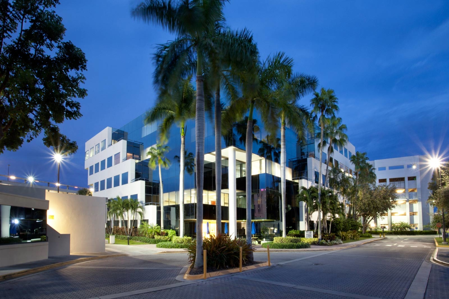 Aventura Corporate Center - Blanca